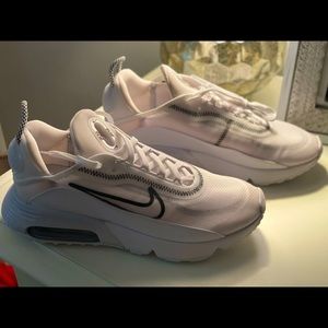 NEW Women’s Nike Air Max 2090